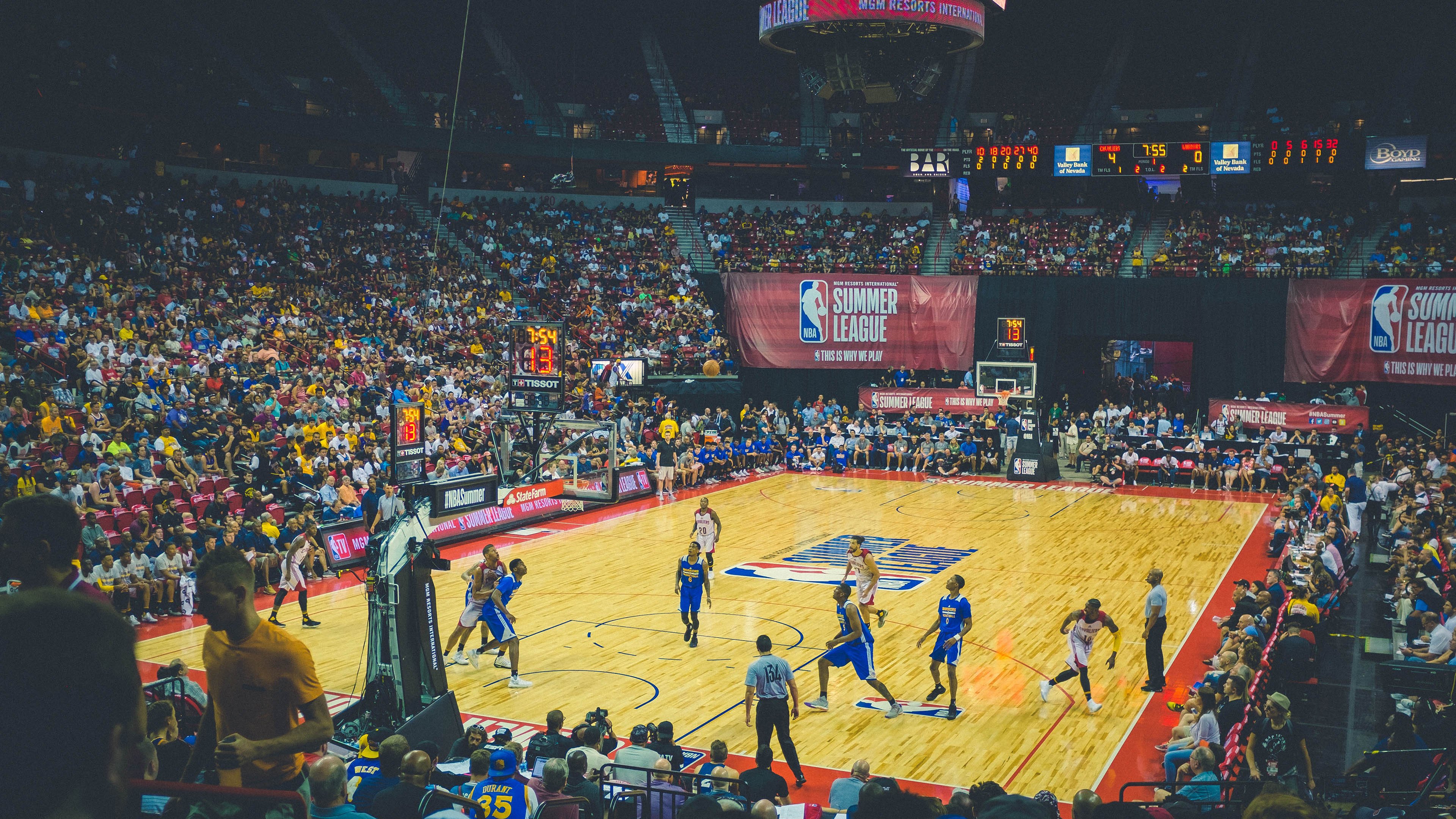 勇士118-107太阳:库里28分引领球队反弹,勇士高层谈续约库里