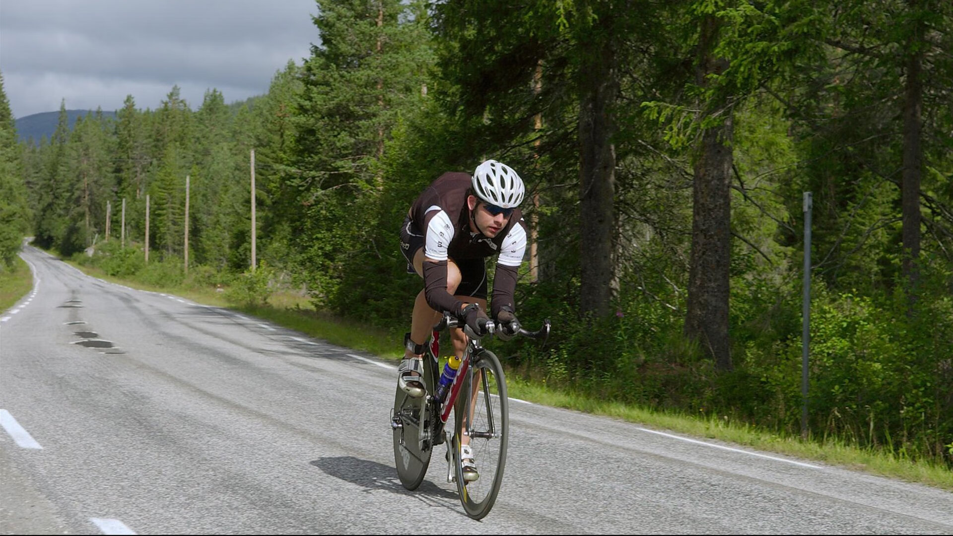 勇士训练捕捉汤普森关键三分瞬间，勇士汤普森全名